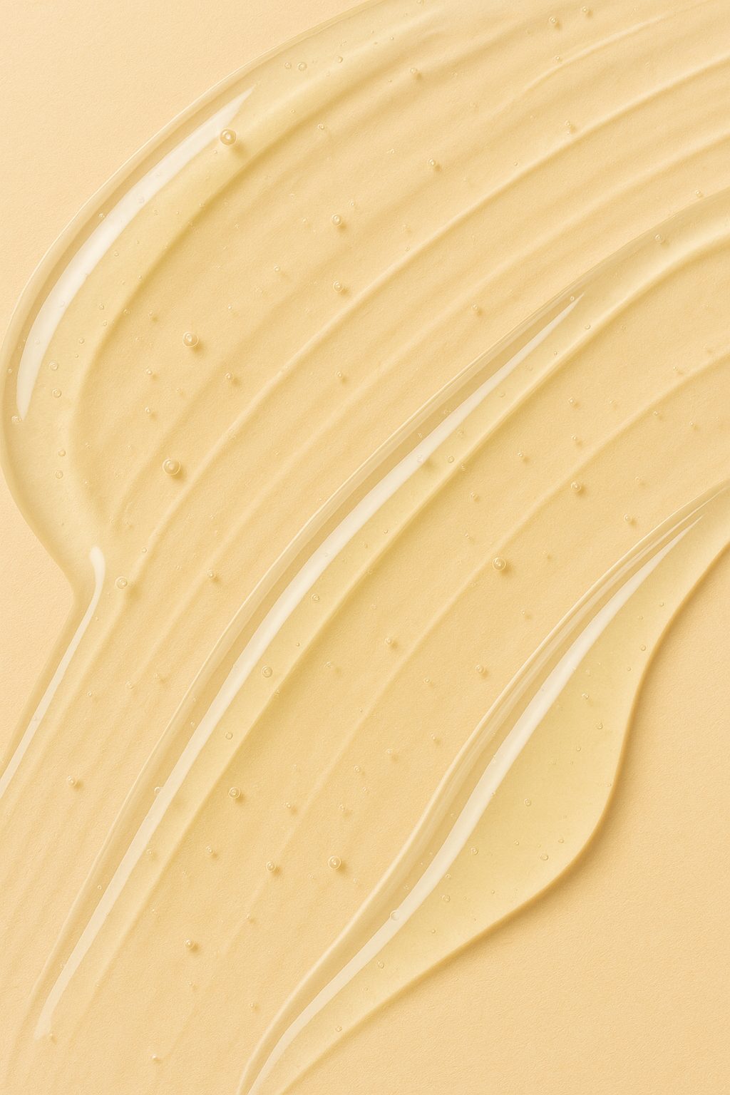 C vitamini içeren hafif sarımsı şeffaf serum doku yakın plan